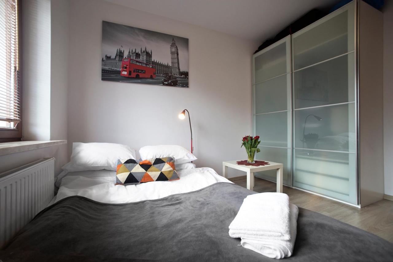 Airport Okecie Klobucka P&O Serviced Apartments Varsovia Exterior foto